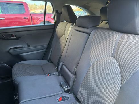 Used 2023 Toyota Highlander LE image 27