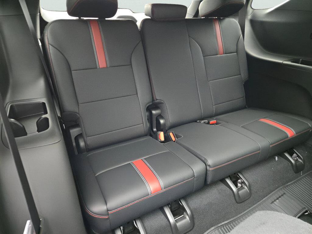 New 2027 Chevrolet Traverse RS w/ LPO, Floor Liner Package AWD/4WD image 11