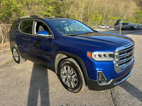 Used 2023 GMC Acadia SLE w/ Driver Convenience Package image 3