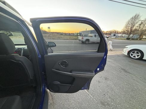 Used 2006 Pontiac Torrent 2WD w/ Preferred Package image 21