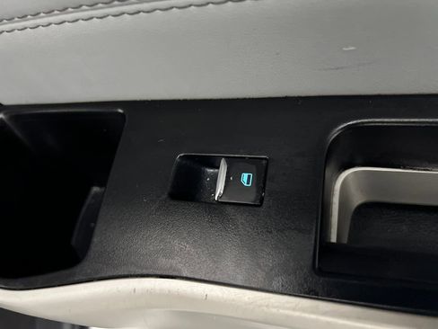 Used 2021 Ford Explorer XLT w/ Equipment Group 202A image 22