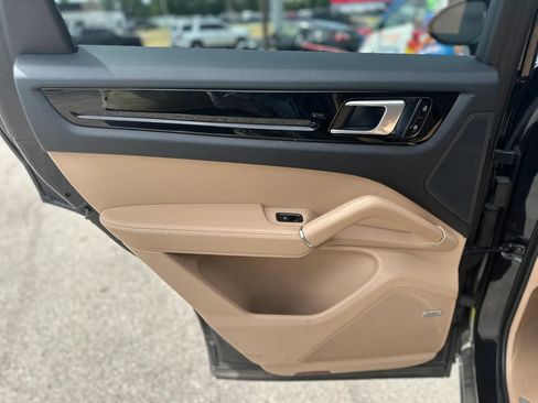 Used 2019 Porsche Cayenne AWD/4WD image 22
