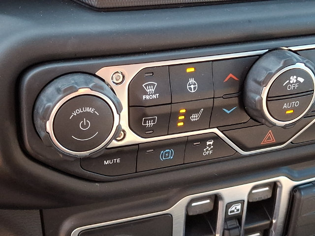 Used 2022 Jeep Wrangler Unlimited Sahara w/ Cold Weather Group AWD/4WD image 19