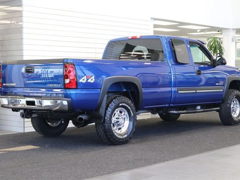 Used 2004 Chevrolet Silverado 2500 LT w/ Skid Plate Package AWD/4WD image 7