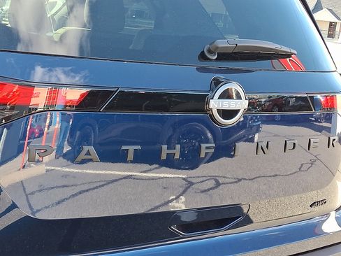 New 2025 Nissan Pathfinder SV w/ SV Premium Package image 19