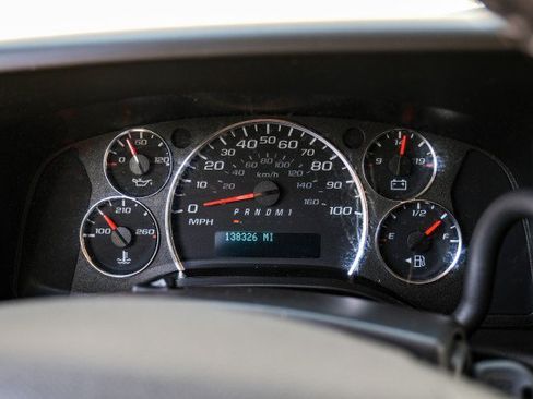 Used 2021 Chevrolet Express 3500 w/ Driver Convenience Package RWD image 16