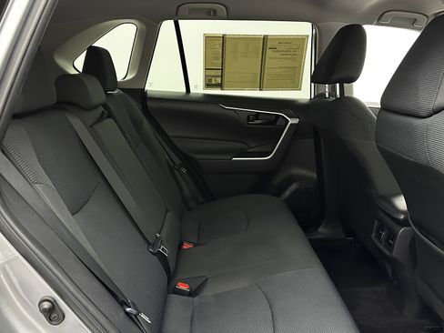 Used 2023 Toyota RAV4 LE image 31