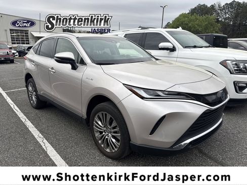 Used 2021 Toyota Venza XLE w/ Carpet Mat Package (TMS) image 1