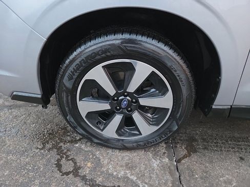 Used 2018 Subaru Forester 2.5i Limited w/ Popular Package #3B image 9