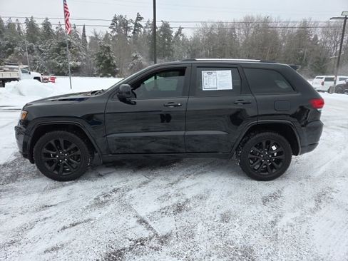 Used 2020 Jeep Grand Cherokee Altitude image 4
