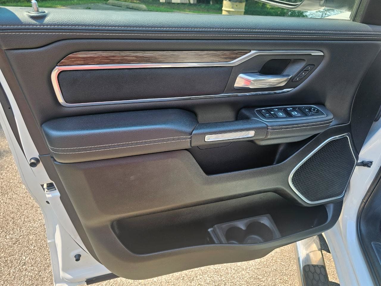 Used 2019 RAM 1500 Laramie AWD/4WD image 24
