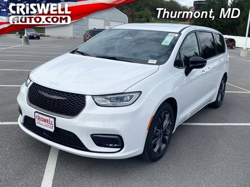 New 2026 Chrysler Pacifica Select image 1