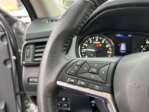 Used 2020 Nissan Rogue SV image 19