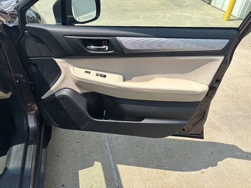Used 2019 Subaru Outback 2.5i Premium AWD/4WD image 18