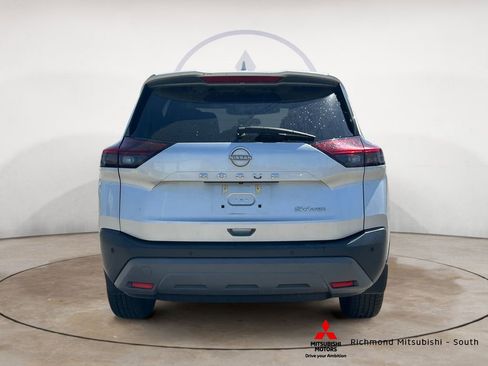 Used 2023 Nissan Rogue SV image 4