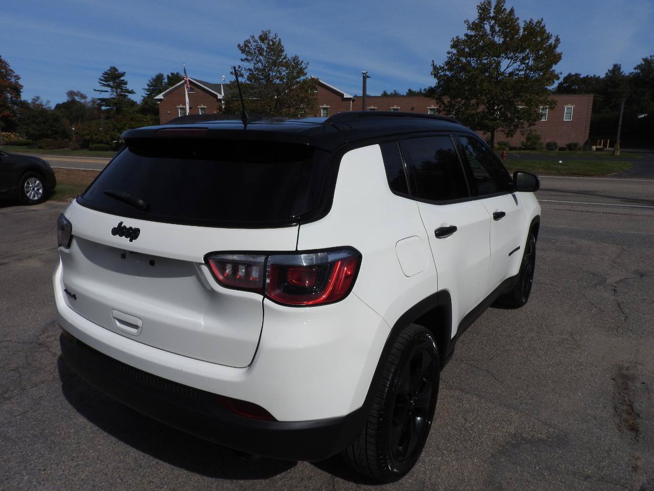 Used 2019 Jeep Compass Latitude AWD/4WD image 3