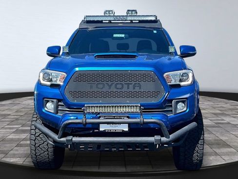 Used 2017 Toyota Tacoma TRD Sport w/ Premium & Technology Package AWD/4WD image 3
