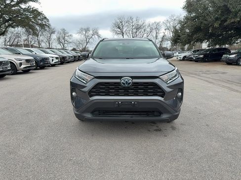 Used 2021 Toyota RAV4 XLE Premium image 9