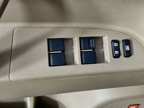 Used 2010 Toyota Highlander Limited w/ Extra Value Pkg 3 AWD/4WD image 19