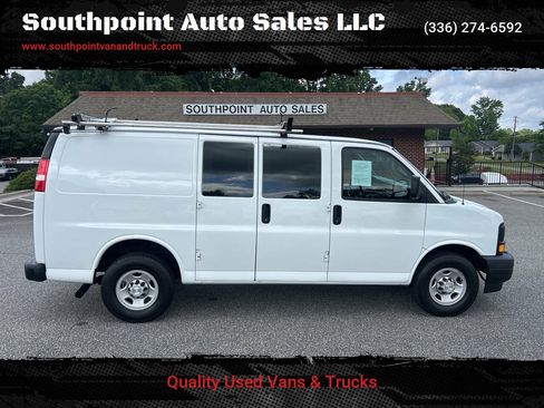 Used 2017 Chevrolet Express 2500 RWD image 1