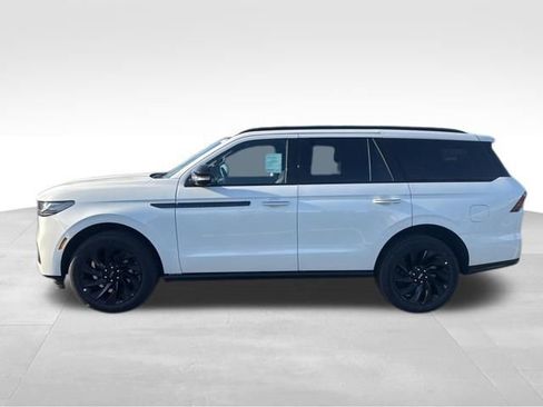 New 2026 Lincoln Navigator Reserve AWD/4WD image 3