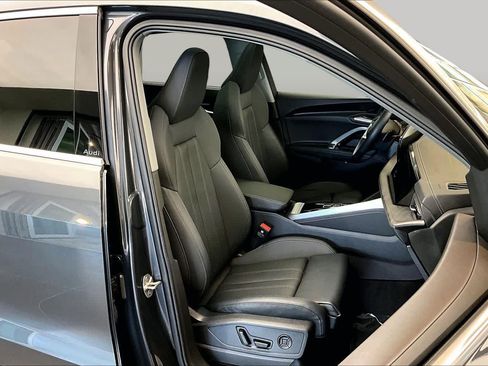 Certified 2025 Audi Q5 Premium Plus w/ Premium Plus AWD/4WD image 9