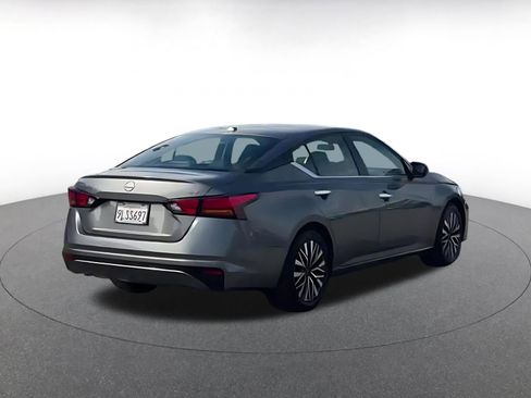 Used 2024 Nissan Altima 2.5 SV image 12