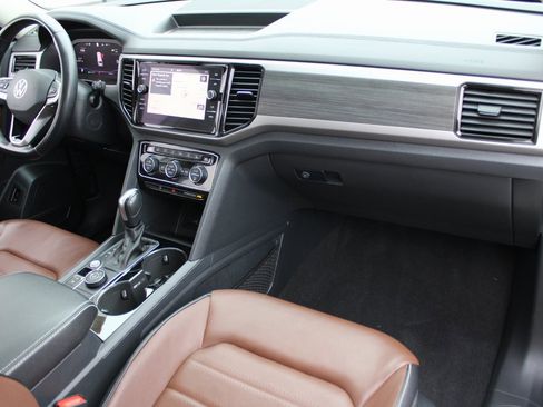 Certified 2021 Volkswagen Atlas SEL Premium image 31