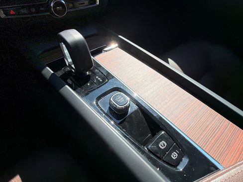 Certified 2023 Volvo XC60 B5 Plus w/ Climate Package image 29