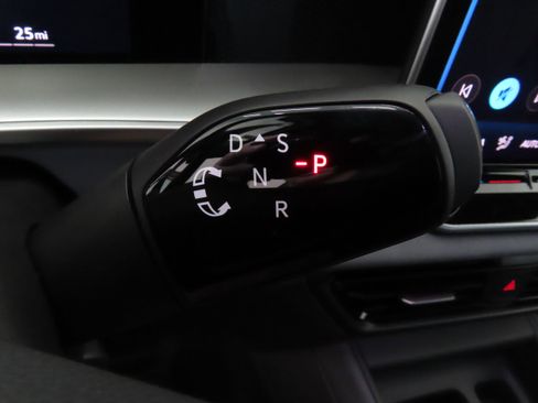 New 2026 Volkswagen Tiguan SE R-Line FWD image 16