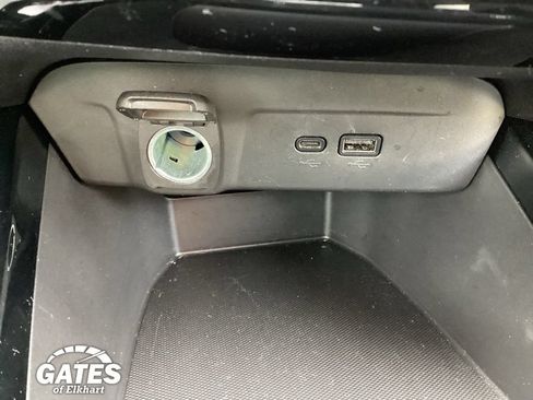 Used 2025 Chevrolet Trax LT w/ LT Convenience Package FWD image 20