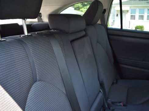 Used 2025 Toyota Highlander LE FWD image 26