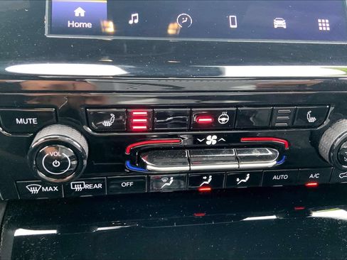 Certified 2025 Jeep Grand Cherokee Altitude AWD/4WD image 30