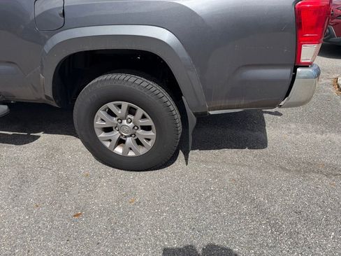 Used 2016 Toyota Tacoma SR5 w/ SR5 Appearance Package (SN) image 9