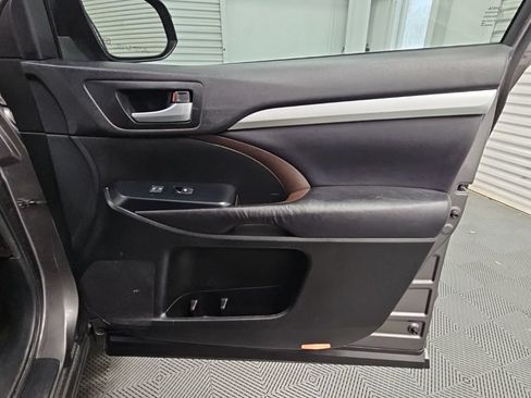 Used 2016 Toyota Highlander XLE FWD image 41