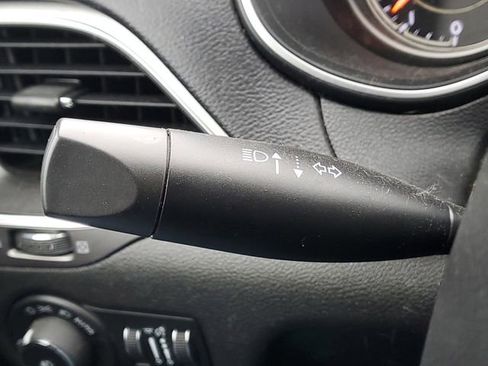 Used 2019 Jeep Cherokee Latitude Plus w/ Cold Weather Group image 19