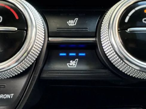 Used 2021 Genesis G70 3.3T w/ Sport Package RWD image 35