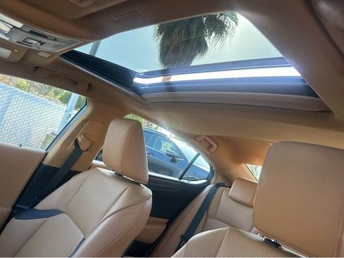 Used 2022 Lexus ES 300h w/ Premium Package image 14