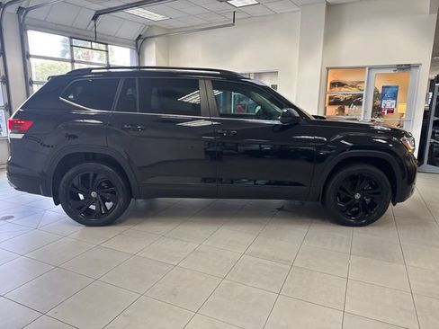 Used 2023 Volkswagen Atlas SE w/ Black Wheel Package AWD/4WD image 9