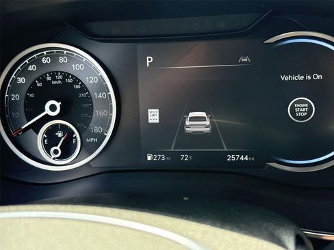 Used 2025 Genesis G70 2.5T AWD/4WD image 10