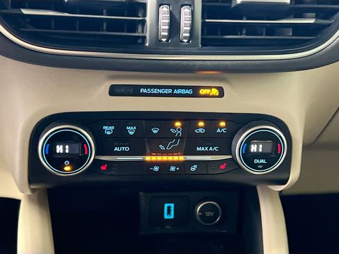 Used 2020 Ford Escape Titanium w/ Titanium Premium Package 2.0 image 27