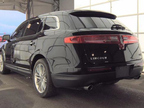 Used 2019 Lincoln MKT AWD image 5