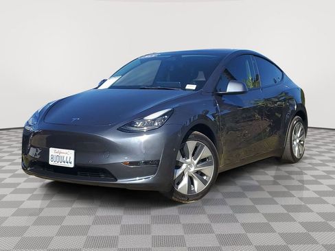 Used 2021 Tesla Model Y Long Range image 32