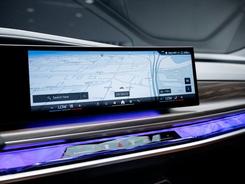 Used 2023 BMW i7 xDrive60 image 48