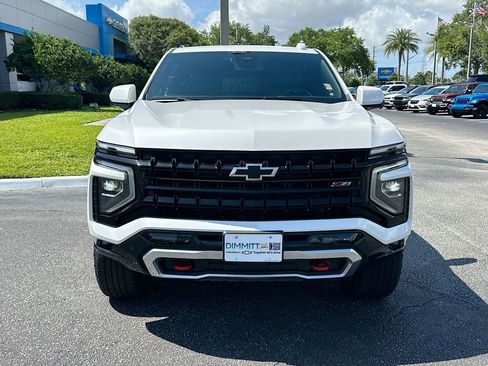 Used 2025 Chevrolet Suburban Z71 AWD/4WD image 2