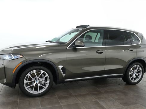 Used 2024 BMW X5 xDrive40i w/ Premium Package AWD/4WD image 2