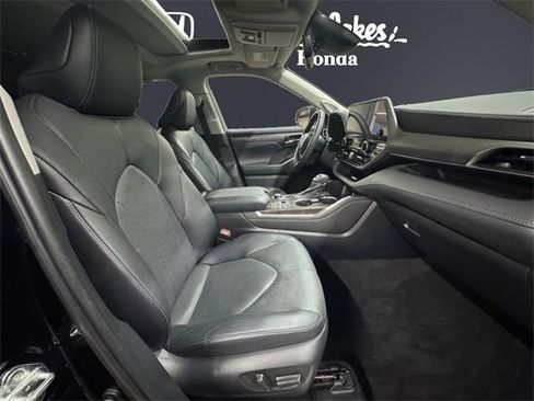 Used 2023 Toyota Highlander Limited image 15