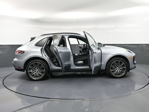 Certified 2026 Porsche Macan AWD/4WD image 34