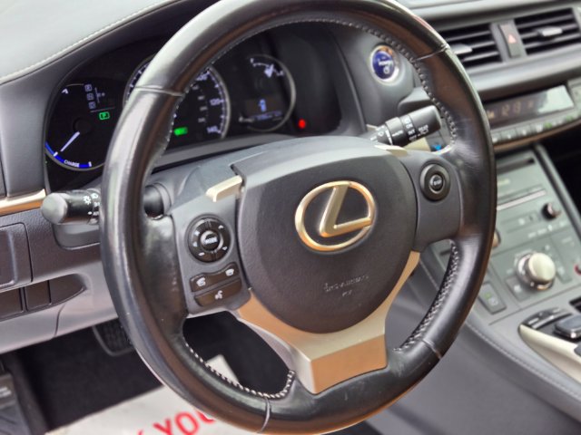Used 2017 Lexus CT 200h FWD image 9