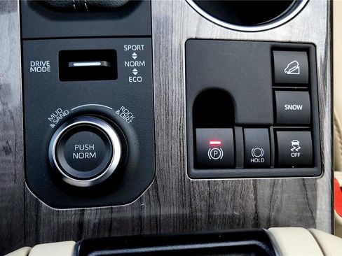 Used 2024 Toyota Highlander Limited image 36